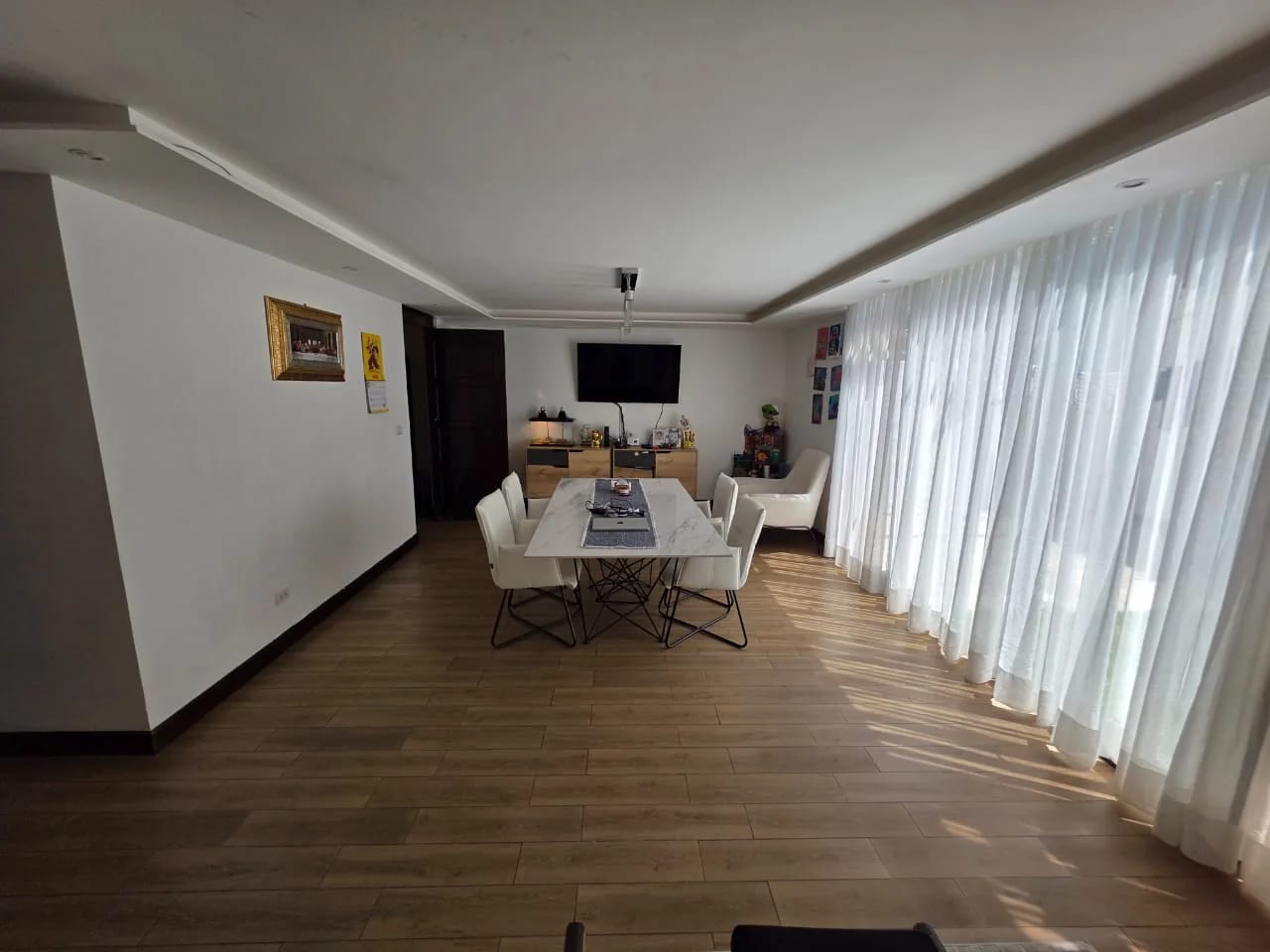 Casa en venta – Zona 10 | Condominio exclusivo de solo 10 casas — foto 1 de 8