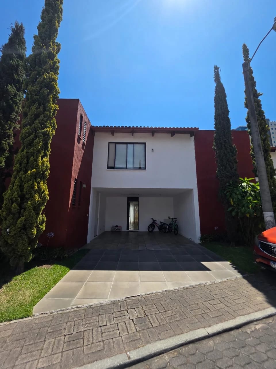 Casa en venta – Zona 10 | Condominio exclusivo de solo 10 casas — foto 3 de 8
